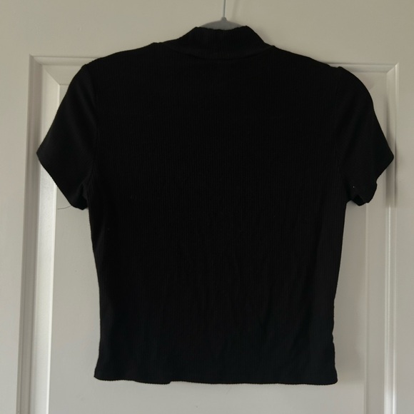 Cropped Ribbed Turtle Neck - Picture 2 of 4